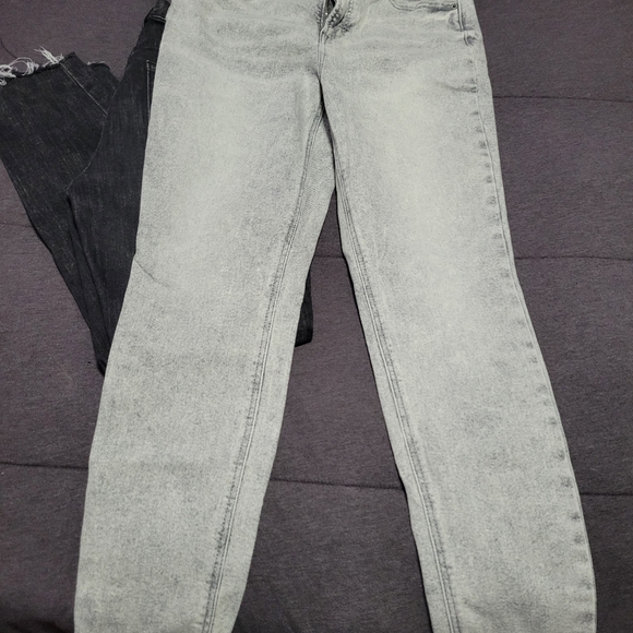 Slightly used Old Navy jeans - Picture 3 of 5